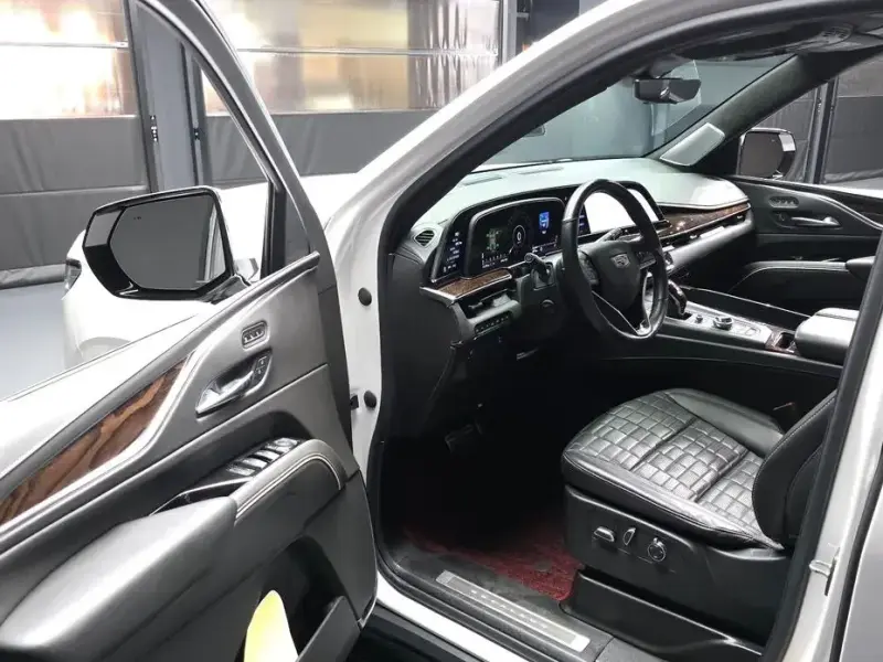2022 Cadillac Escalade с пробегом 61 290 км