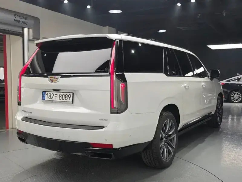 2023 Cadillac Escalade с пробегом 11 775 км