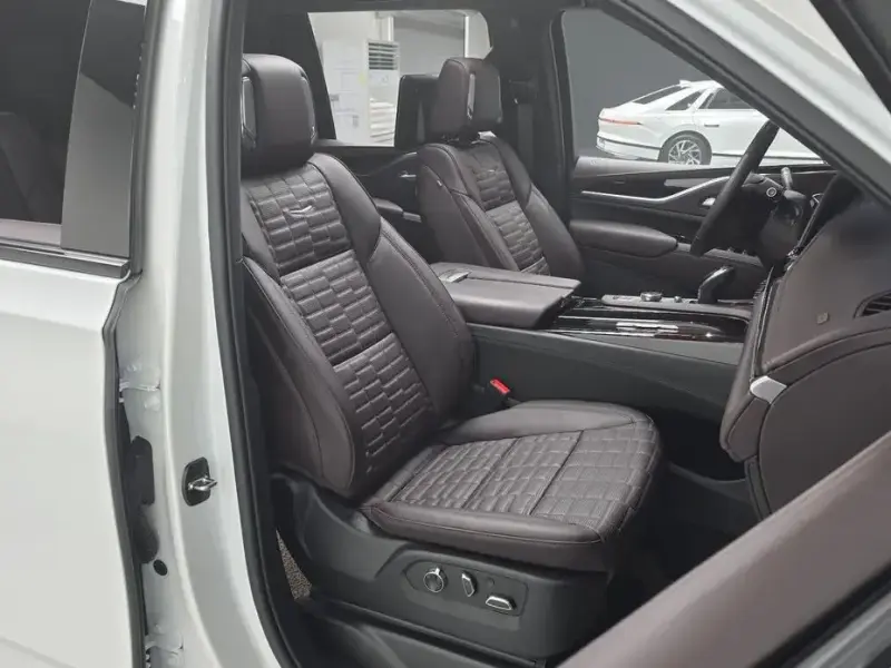 2023 Cadillac Escalade с пробегом 11 775 км