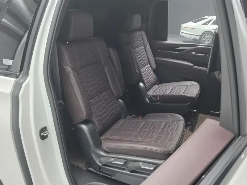 2023 Cadillac Escalade с пробегом 11 775 км