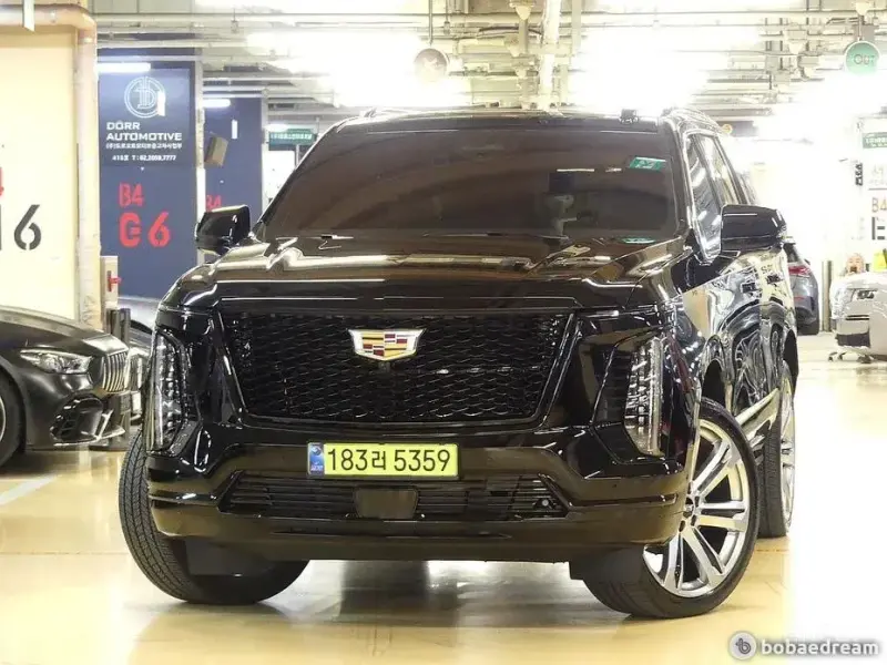 2025 Cadillac Escalade с пробегом 19 000 км