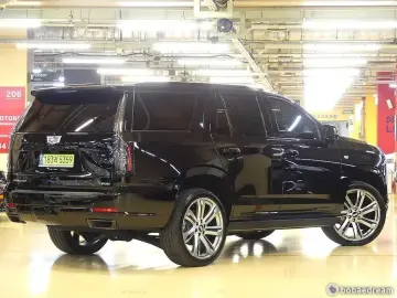 2025 Cadillac Escalade с пробегом 19 000 км