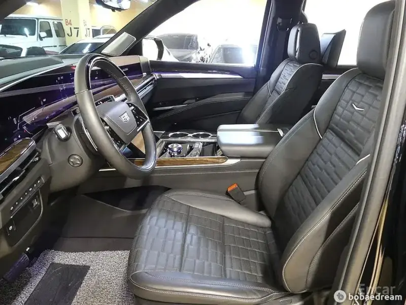 2025 Cadillac Escalade с пробегом 19 000 км