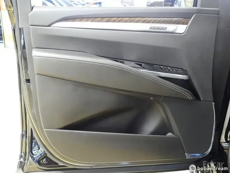 2025 Cadillac Escalade с пробегом 19 000 км