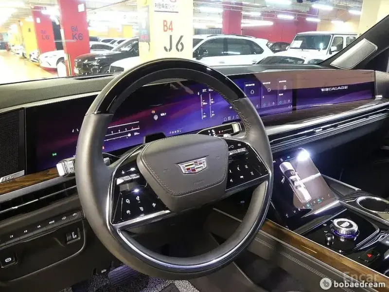 2025 Cadillac Escalade с пробегом 19 000 км
