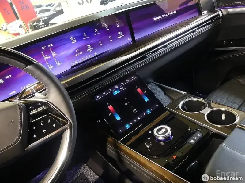2025 Cadillac Escalade с пробегом 19 000 км