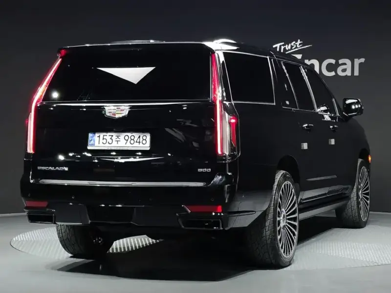 2023 Cadillac Escalade с пробегом 38 323 км