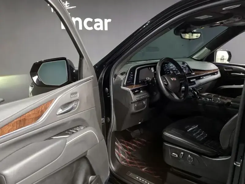 2022 Cadillac Escalade с пробегом 56 277 км