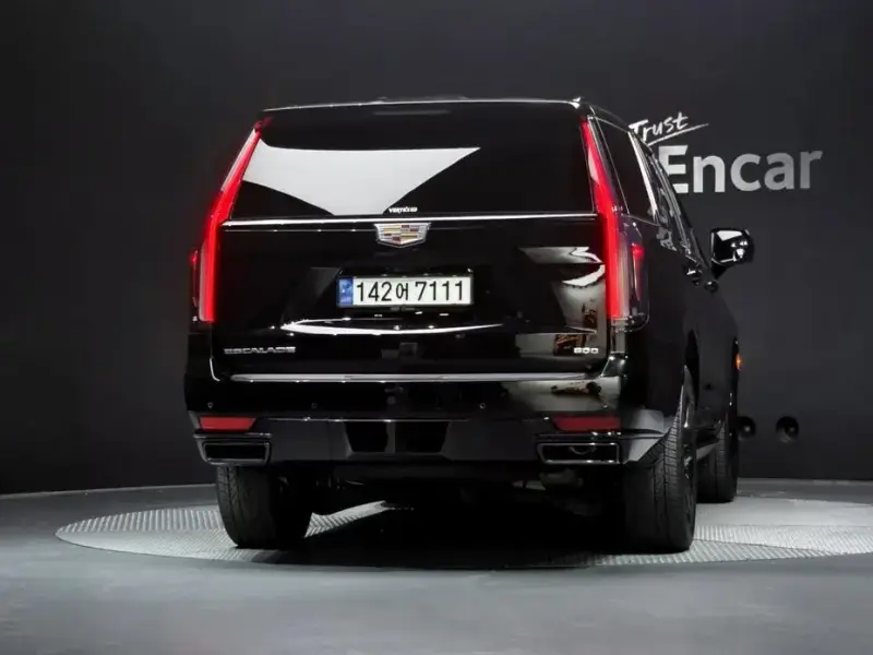 2022 Cadillac Escalade с пробегом 23 056 км