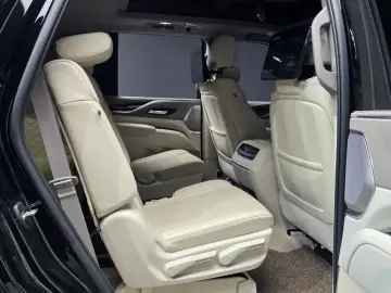 2022 Cadillac Escalade с пробегом 23 056 км