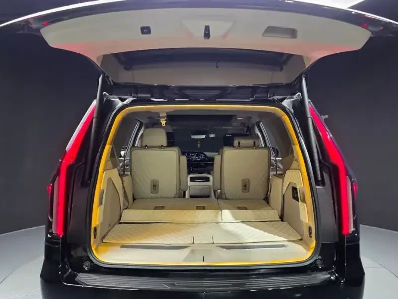 2022 Cadillac Escalade с пробегом 23 056 км