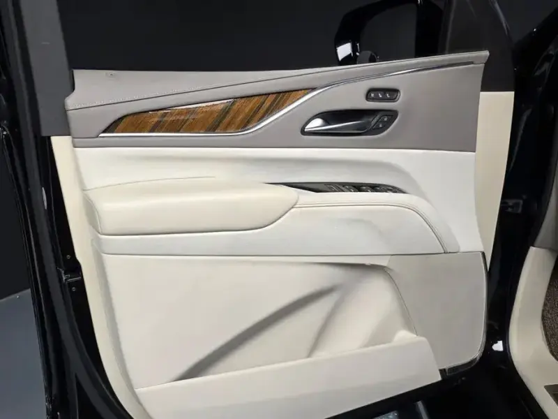 2022 Cadillac Escalade с пробегом 23 056 км