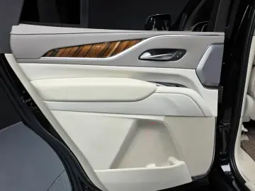 2022 Cadillac Escalade с пробегом 23 056 км