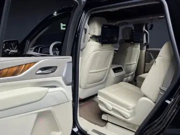 2022 Cadillac Escalade с пробегом 23 056 км