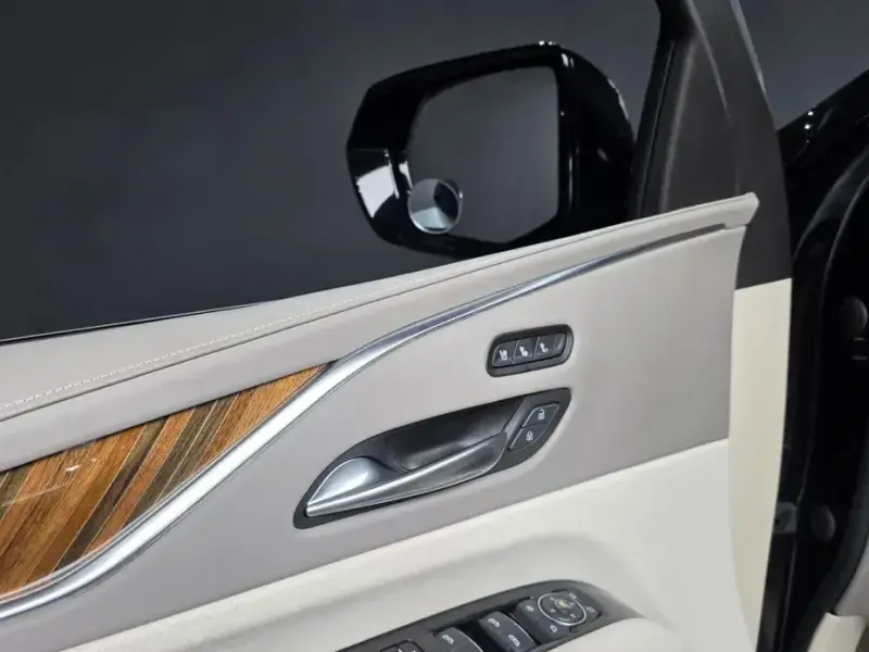 2022 Cadillac Escalade с пробегом 23 056 км