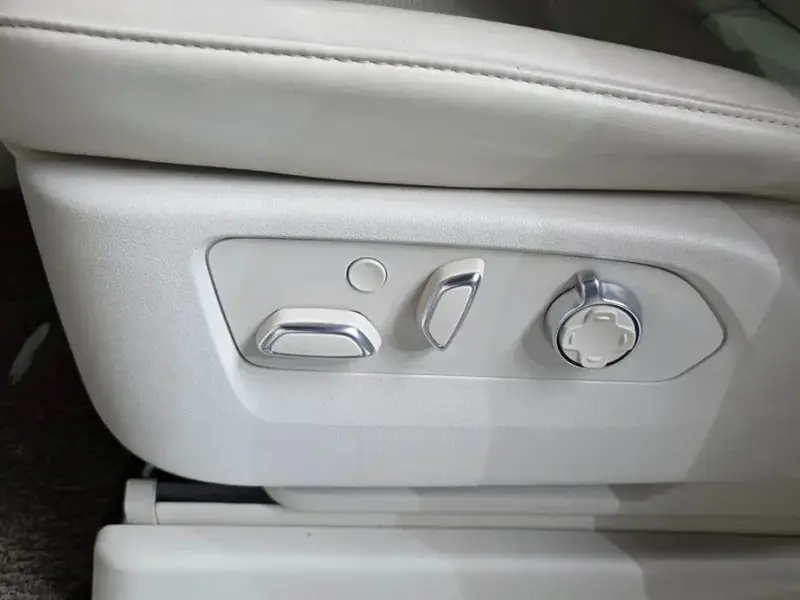 2022 Cadillac Escalade с пробегом 23 056 км