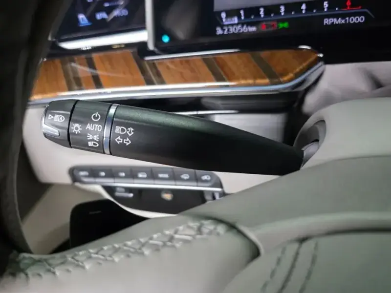 2022 Cadillac Escalade с пробегом 23 056 км