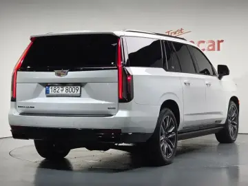 2023 Cadillac Escalade с пробегом 26 531 км