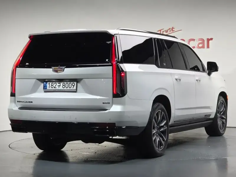 2023 Cadillac Escalade с пробегом 26 531 км