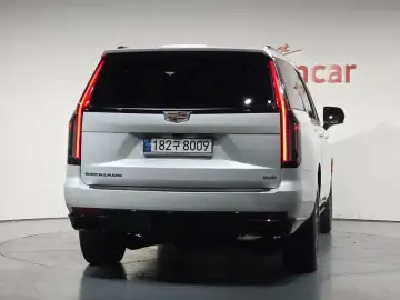 2023 Cadillac Escalade с пробегом 26 531 км