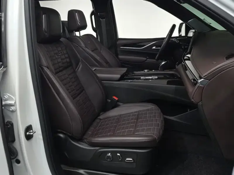 2023 Cadillac Escalade с пробегом 26 531 км
