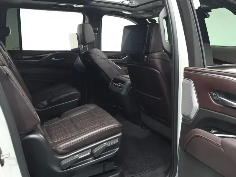2023 Cadillac Escalade с пробегом 26 531 км