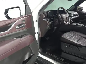 2023 Cadillac Escalade с пробегом 26 531 км