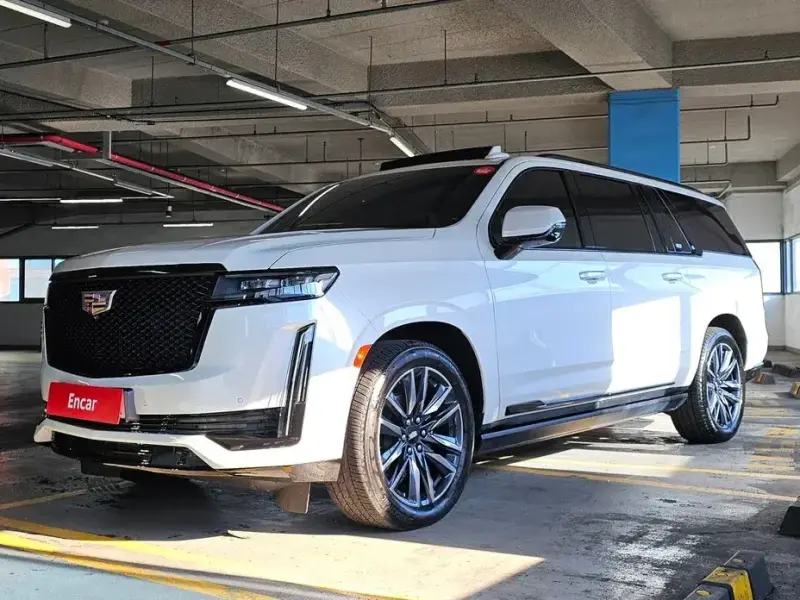 2023 Cadillac Escalade с пробегом 17 657 км