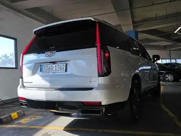 2023 Cadillac Escalade с пробегом 17 657 км