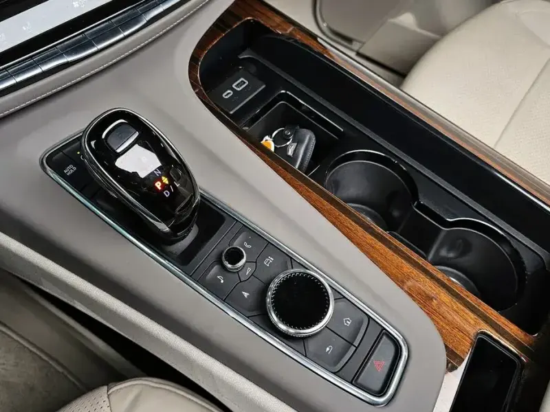 2023 Cadillac Escalade с пробегом 17 657 км