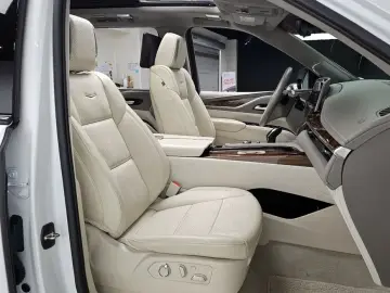 2023 Cadillac Escalade с пробегом 17 657 км