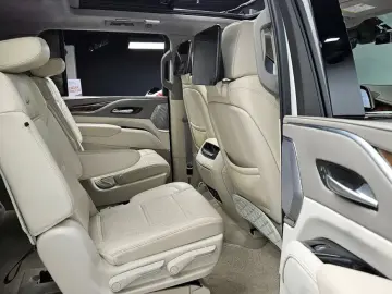 2023 Cadillac Escalade с пробегом 17 657 км