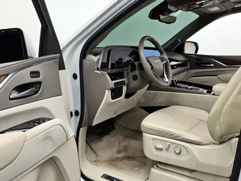 2023 Cadillac Escalade с пробегом 17 657 км
