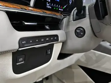 2023 Cadillac Escalade с пробегом 17 657 км