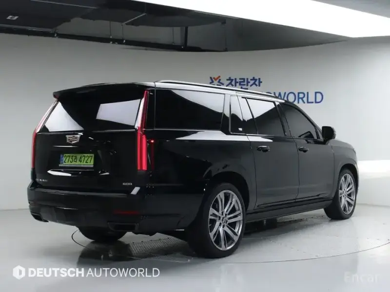 2025 Cadillac Escalade с пробегом 3 935 км