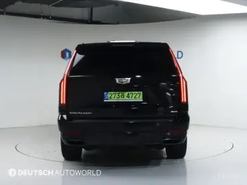 2025 Cadillac Escalade с пробегом 3 935 км