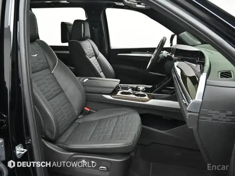 2025 Cadillac Escalade с пробегом 3 935 км