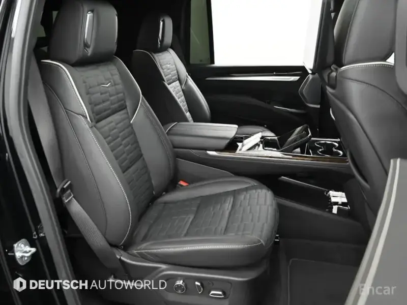 2025 Cadillac Escalade с пробегом 3 935 км