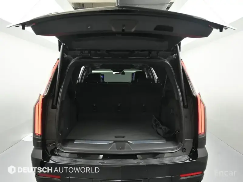 2025 Cadillac Escalade с пробегом 3 935 км