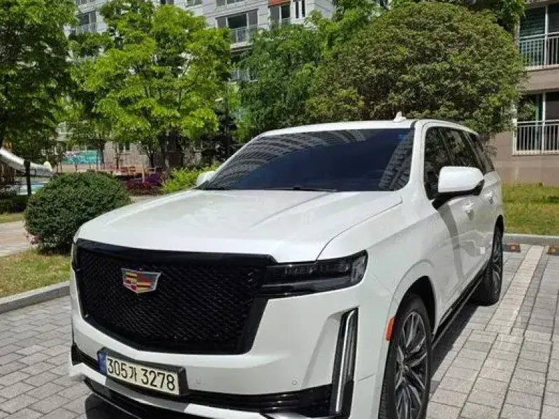 2023 Cadillac Escalade с пробегом 25 446 км