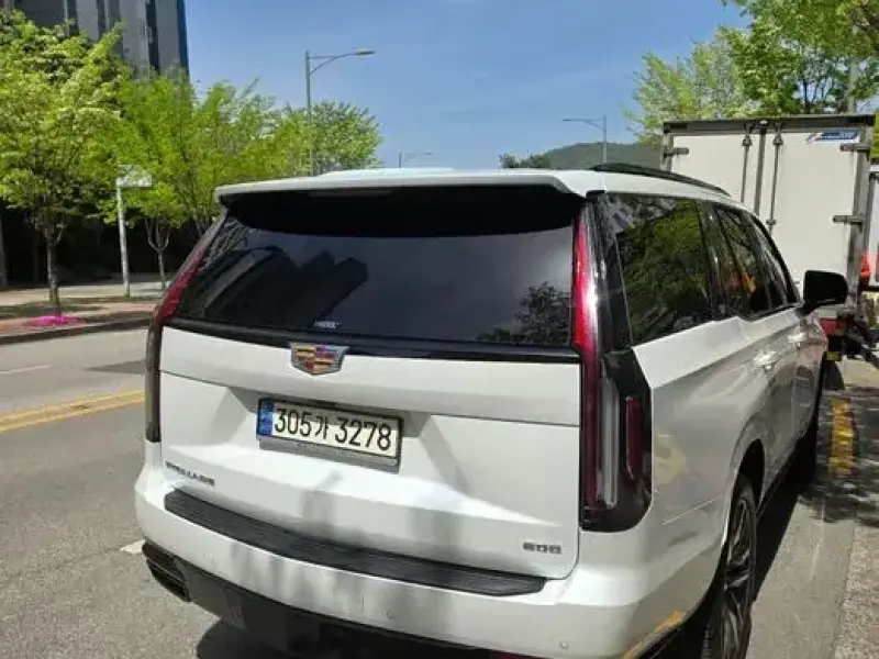2023 Cadillac Escalade с пробегом 25 446 км