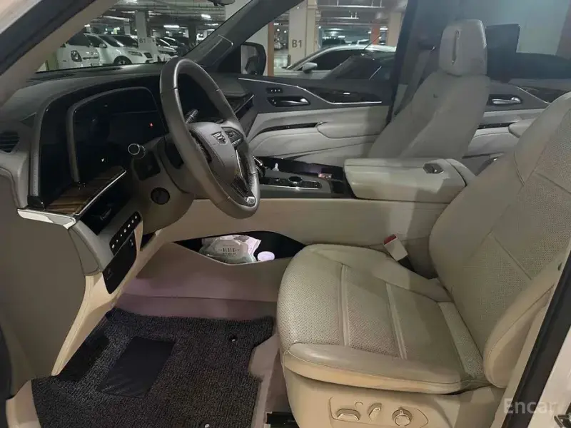 2023 Cadillac Escalade с пробегом 25 446 км