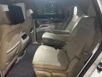2023 Cadillac Escalade с пробегом 25 446 км