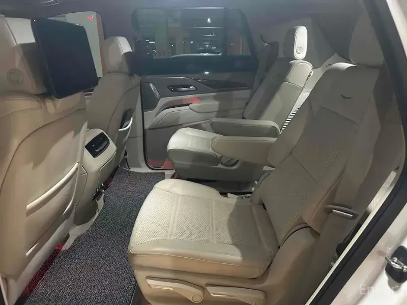 2023 Cadillac Escalade с пробегом 25 446 км