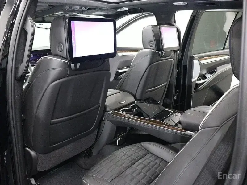 2025 Cadillac Escalade с пробегом 1 580 км