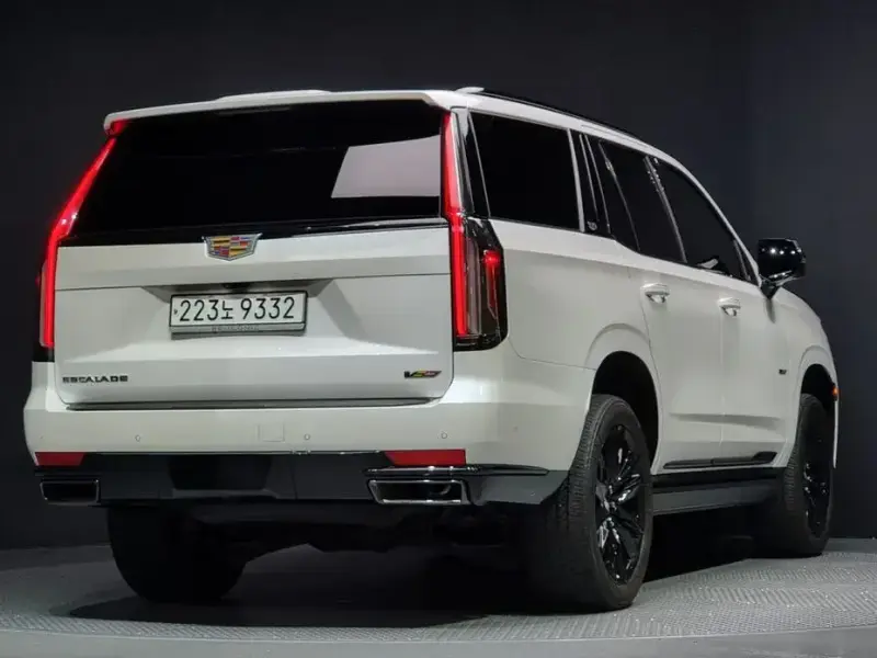 2023 Cadillac Escalade с пробегом 65 875 км