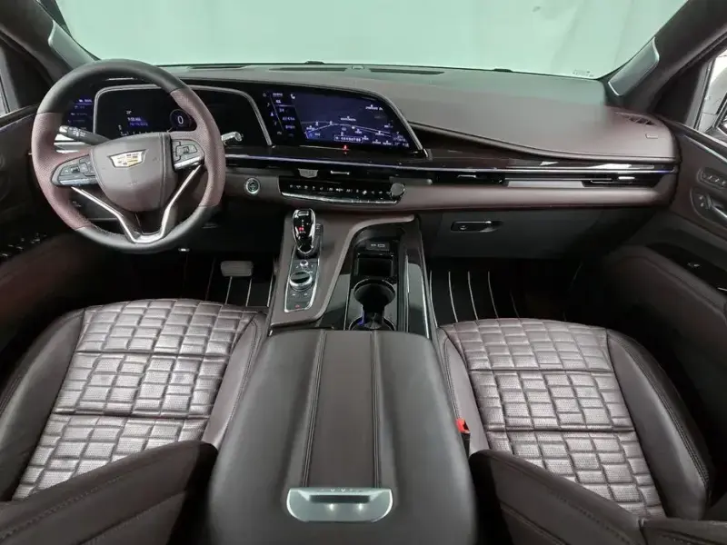 2023 Cadillac Escalade с пробегом 65 875 км