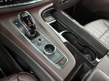 2023 Cadillac Escalade с пробегом 65 875 км
