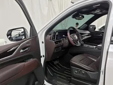 2023 Cadillac Escalade с пробегом 65 875 км