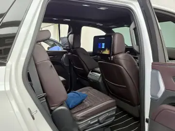 2023 Cadillac Escalade с пробегом 65 875 км